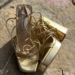 Stylish Gold Women's Shoes
